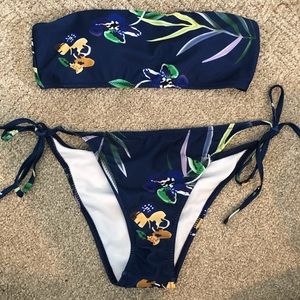 Strapless blue floral bikini